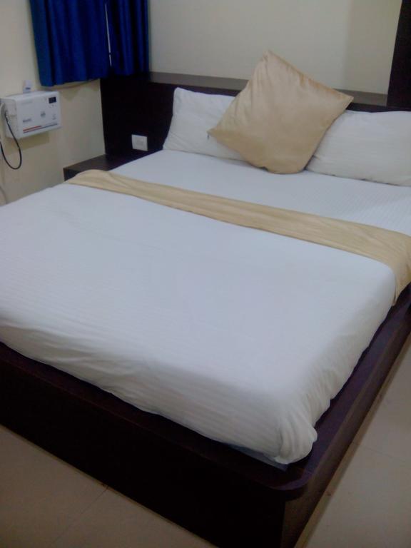 Hotel R K International Λάκναου Δωμάτιο φωτογραφία